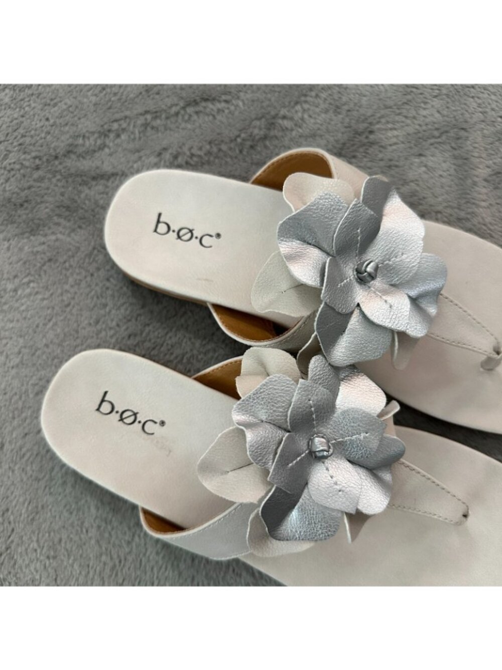 BOC Born Concept Silver Flower Sandals Shoes Flats Womens 9 - Picture 2 of 5